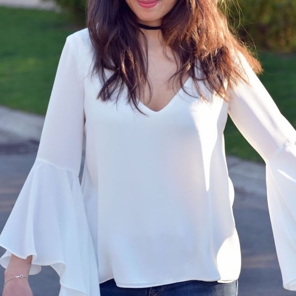 Zara Tops - FINAL SALE 🎁ZARA WHITE BELL SLEEVED TOP😍